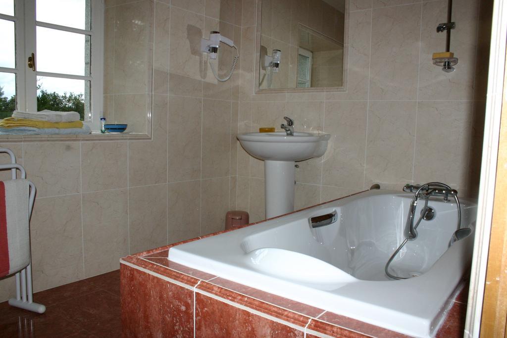Domaine De Clermont Bed & Breakfast La Roche-en-Brenil Rom bilde
